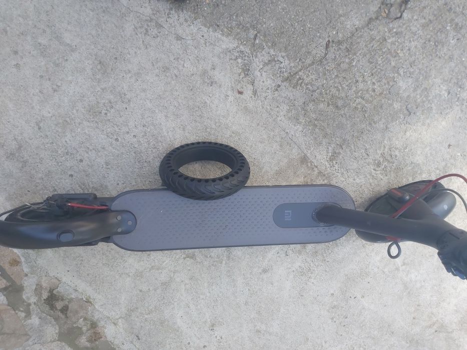 Vând trotineta miria