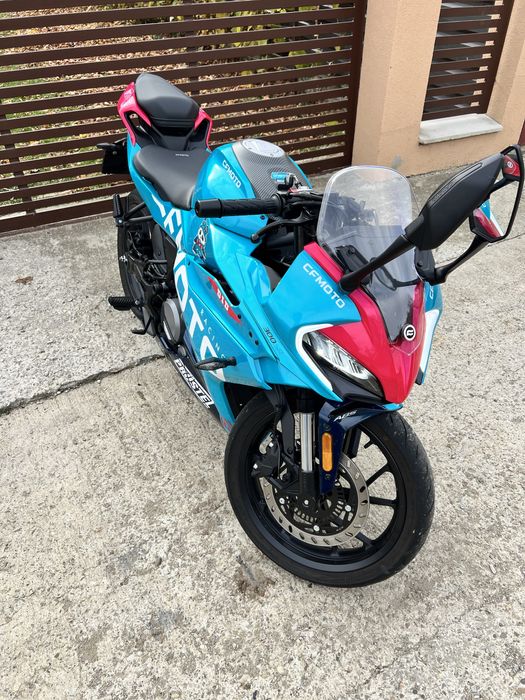 CFMOTO 300SR motocicleta