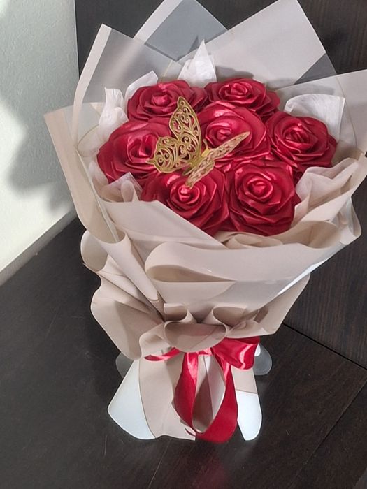 Buchet trandafiri din satin