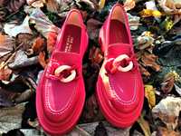 pantofi rosi NALAIM, detaliu lant rosu cu alb
