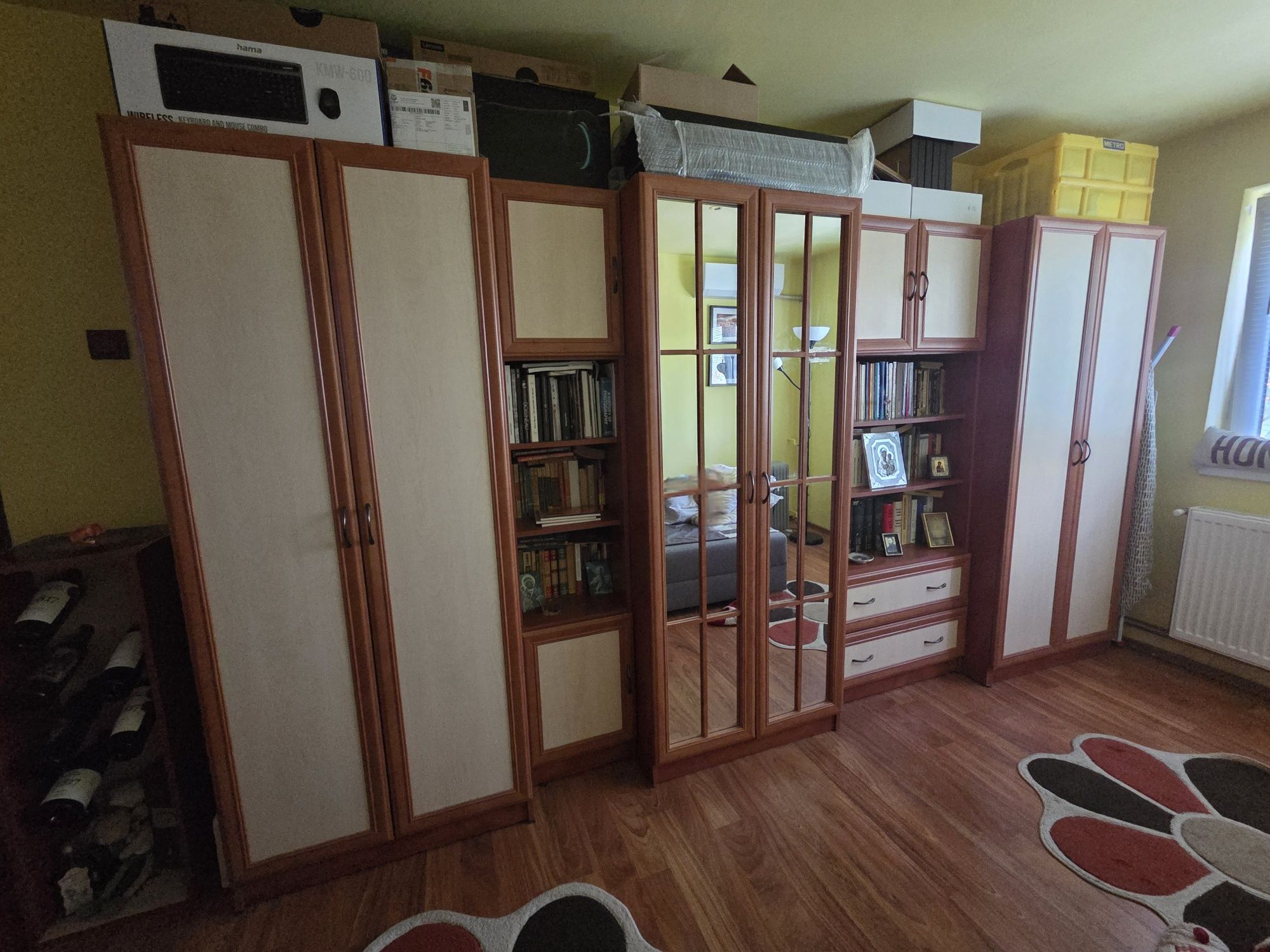 Vand mobila sufragerie, cu biblioteca