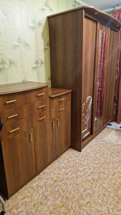 Продам комбо - гарнитур: шкаф-купе+комод