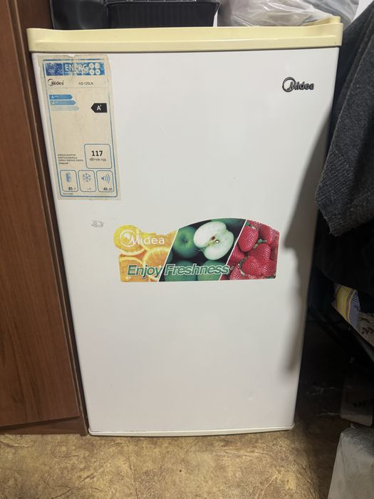 Продам компактный холодильник