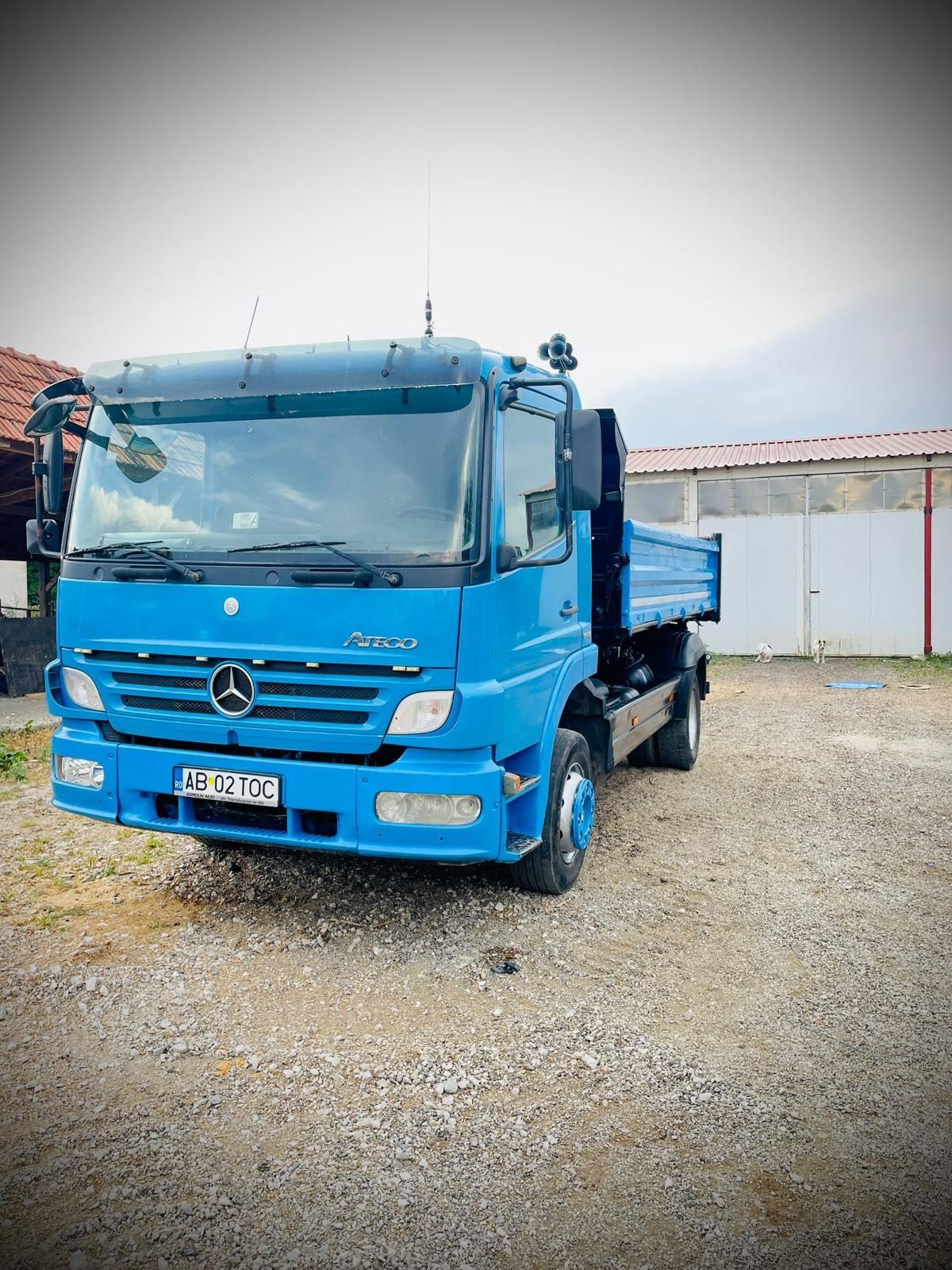 Camion basculabil Mercedes Benz