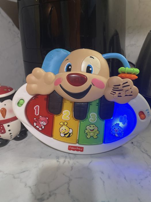 Музикално пиано на Fisher Price
