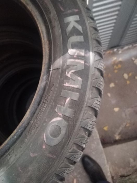 Продавам 4 броя зимни гуми
KUMHO WINTERCRAFT
215/55R6 / ДОТ 3021
Гумит