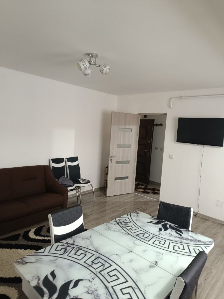 300 Euro/Luna Apartament de închiriat zona 1 mai 2 camere