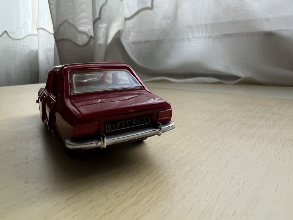Renault 12 Norev plastic