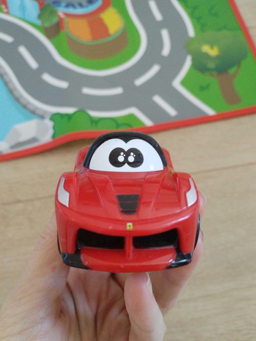 Килимче за игра с количка Ферари