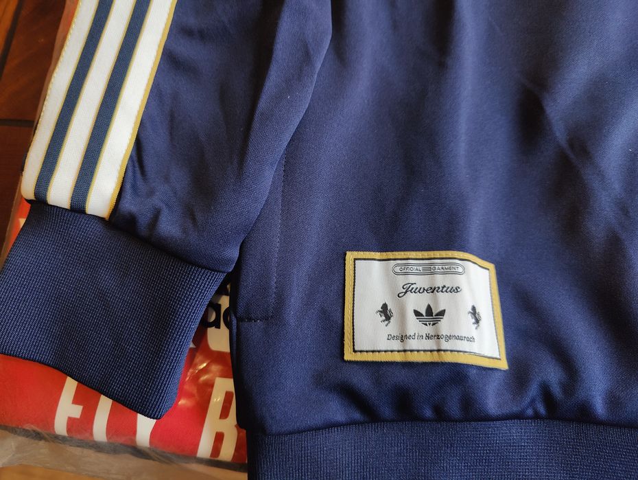 Тренировъчен футболен екип Juventus Adidas terrace icons 25/26