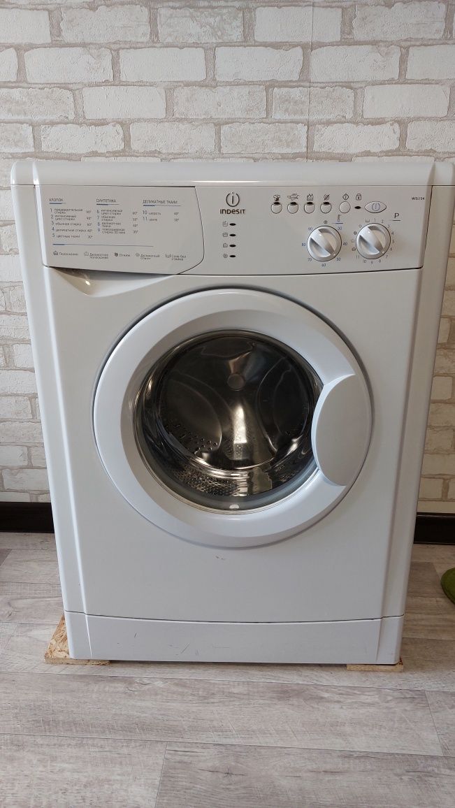 Продам стиральную машину автомат Indesit  wisl104