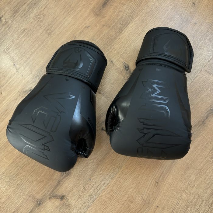 Боксерские перчатки на 60-65 кг