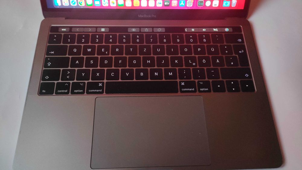 Macbook pro a1706 2017 г. retina display, touchbar