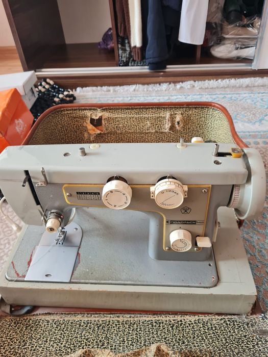 Продаётся швейная машинка