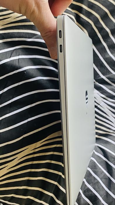 Срочно продаю Macbook Air  M1 13”