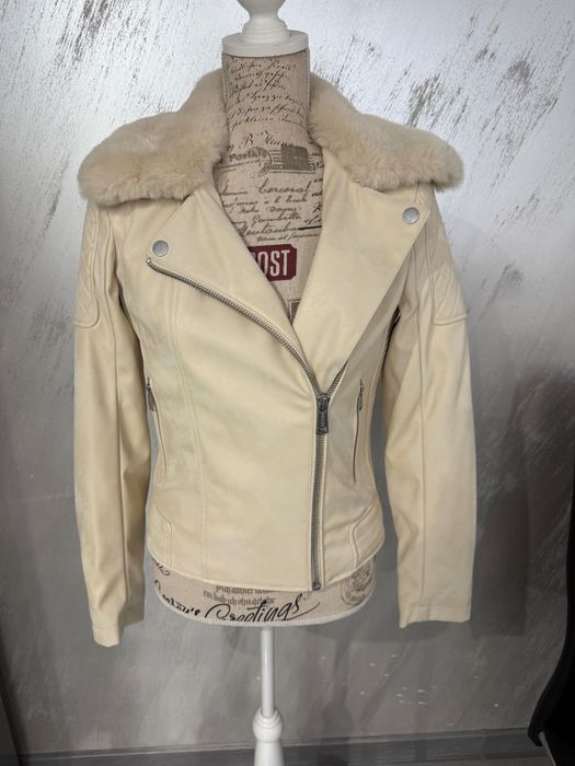 Чисто ново яке GUESS