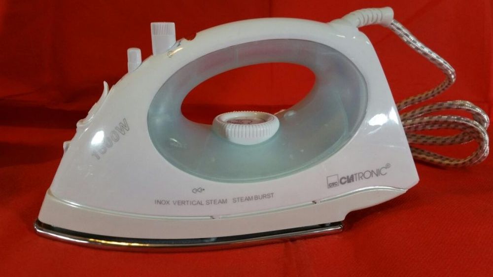 Fier calcat CLATRONIC cu abur INOX 1600W - NOU - 50 lei