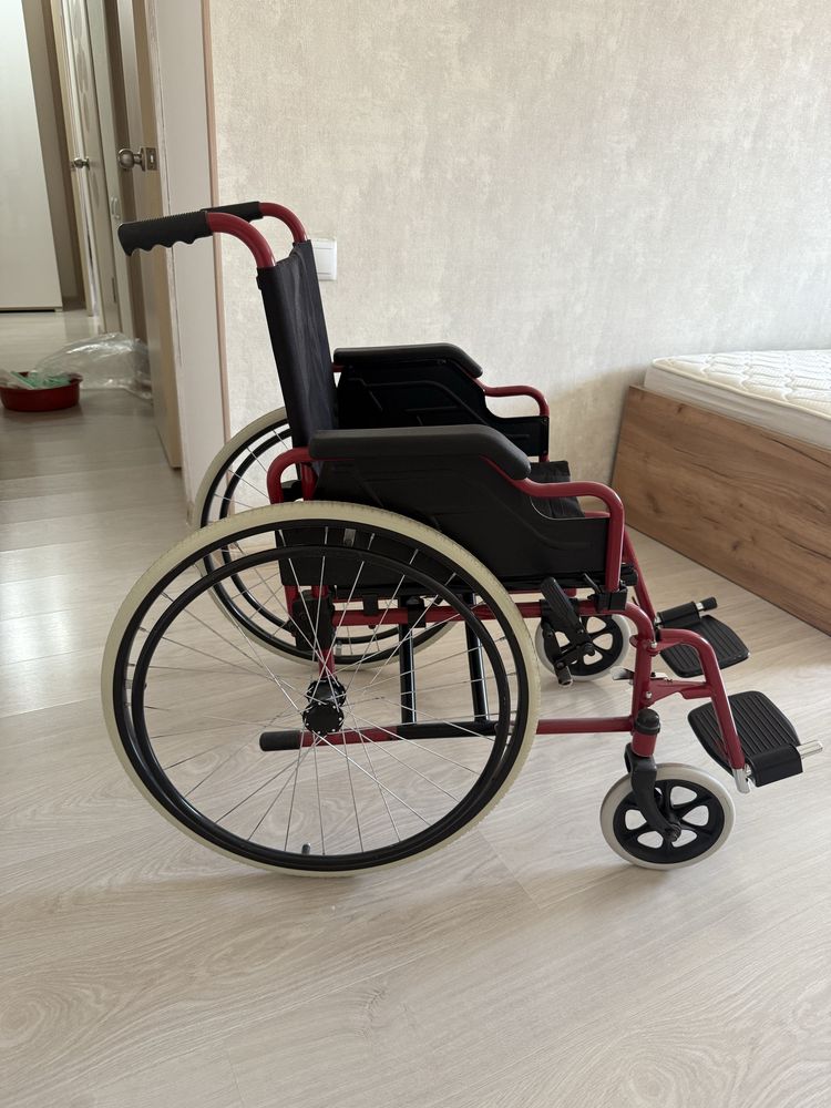 Продам инвалидную коляску