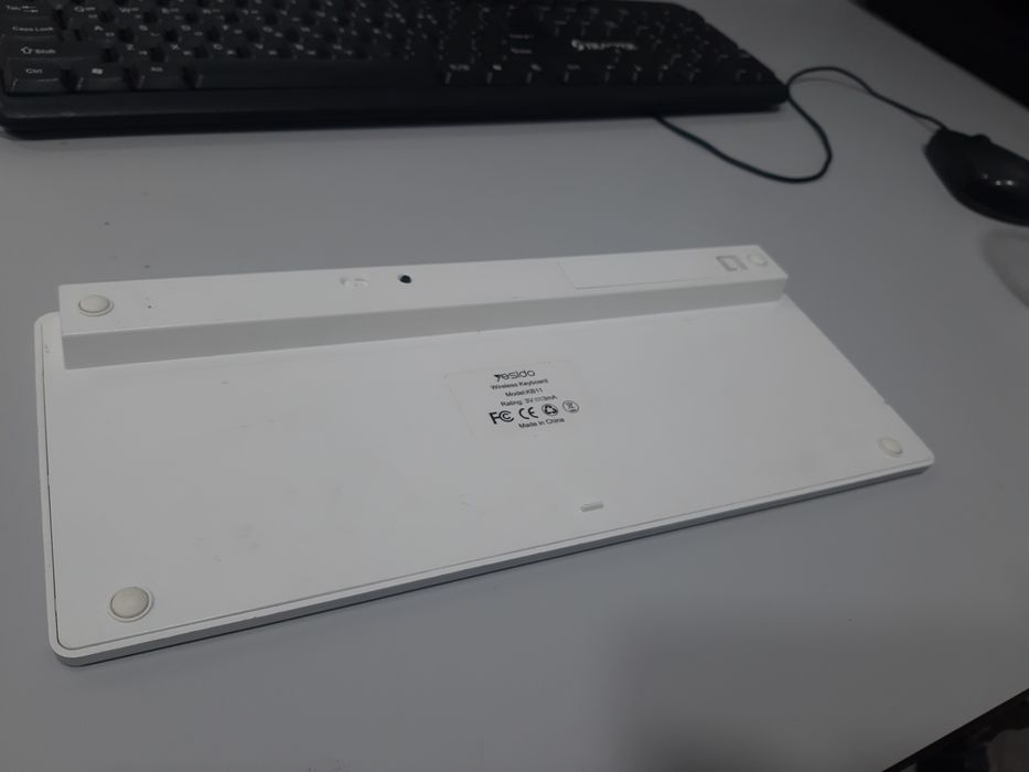 Klavyatura sotiladi.