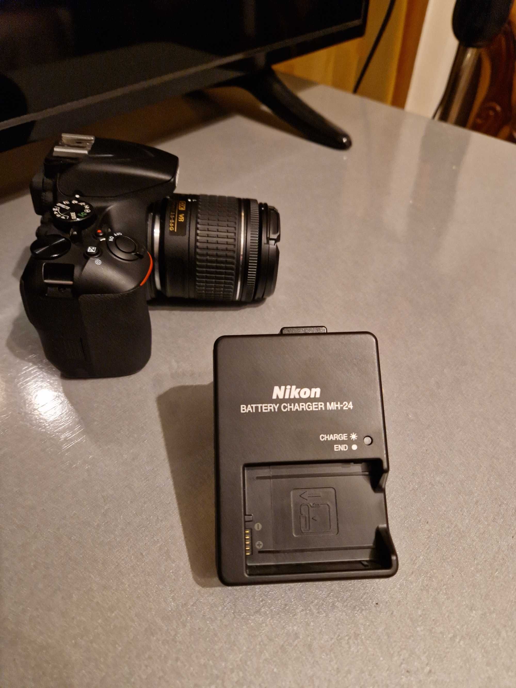 Kit Nikon D3500 AF-P 18-55mm Card SD Cititor Geanta Tripod Incarcator