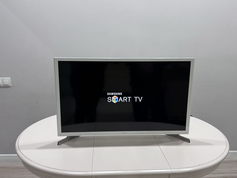 Продам смарт телевизор