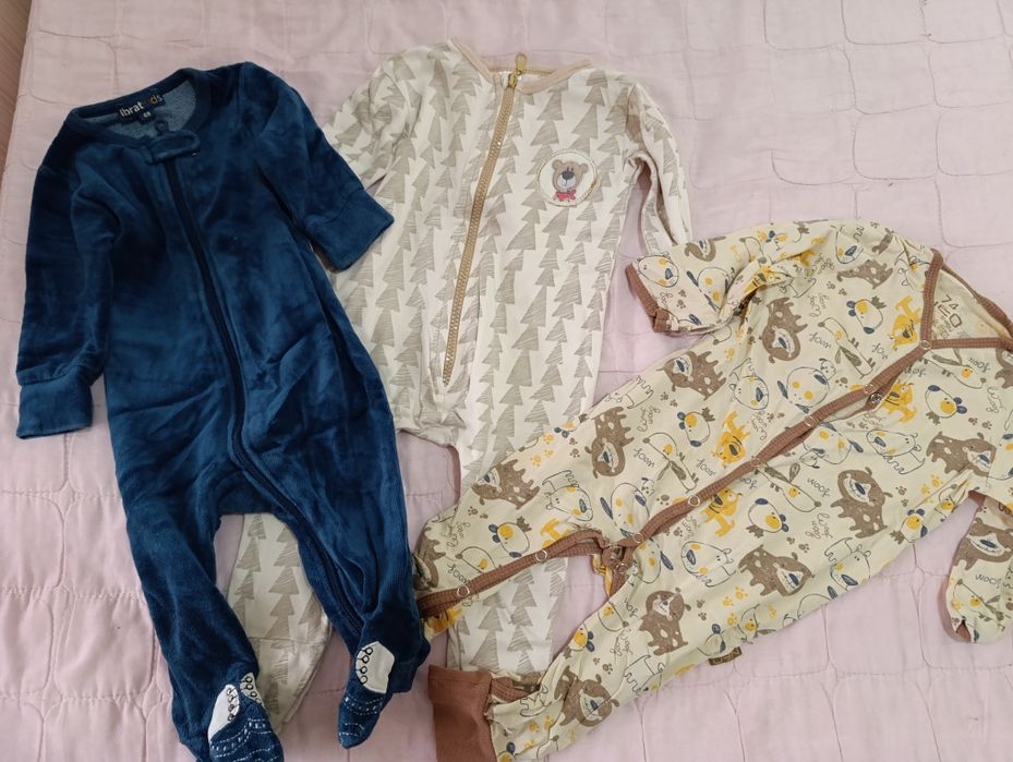 Отдам даром детские вещи