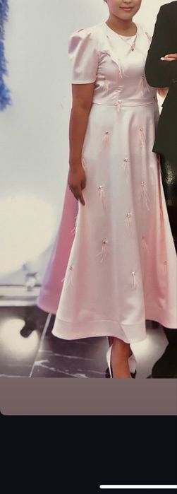 Платья вечерние.