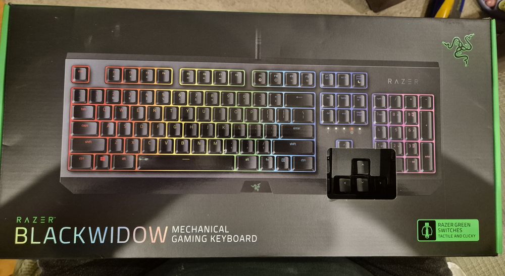 Vand tastatura Razer BlackWidow Chroma V2