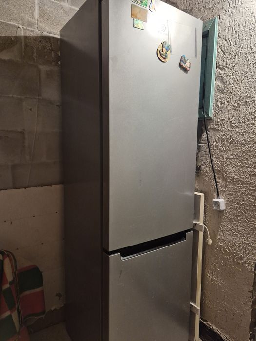 Холодильник indesit