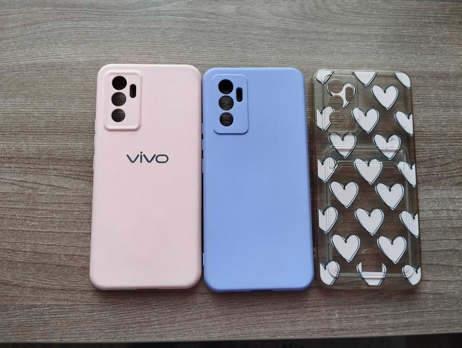 Продам 3 чехла на виво в 23 е