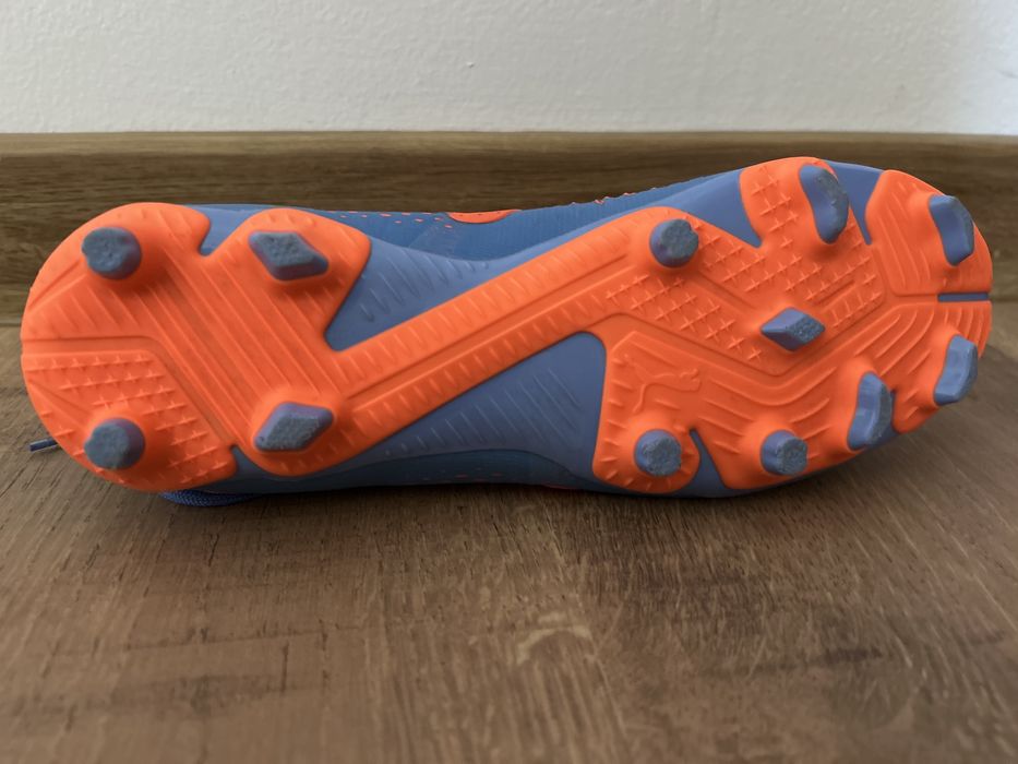 Vând ghete fotbal puma future