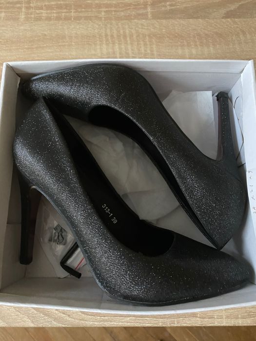 Дамски елегантни черни токчета