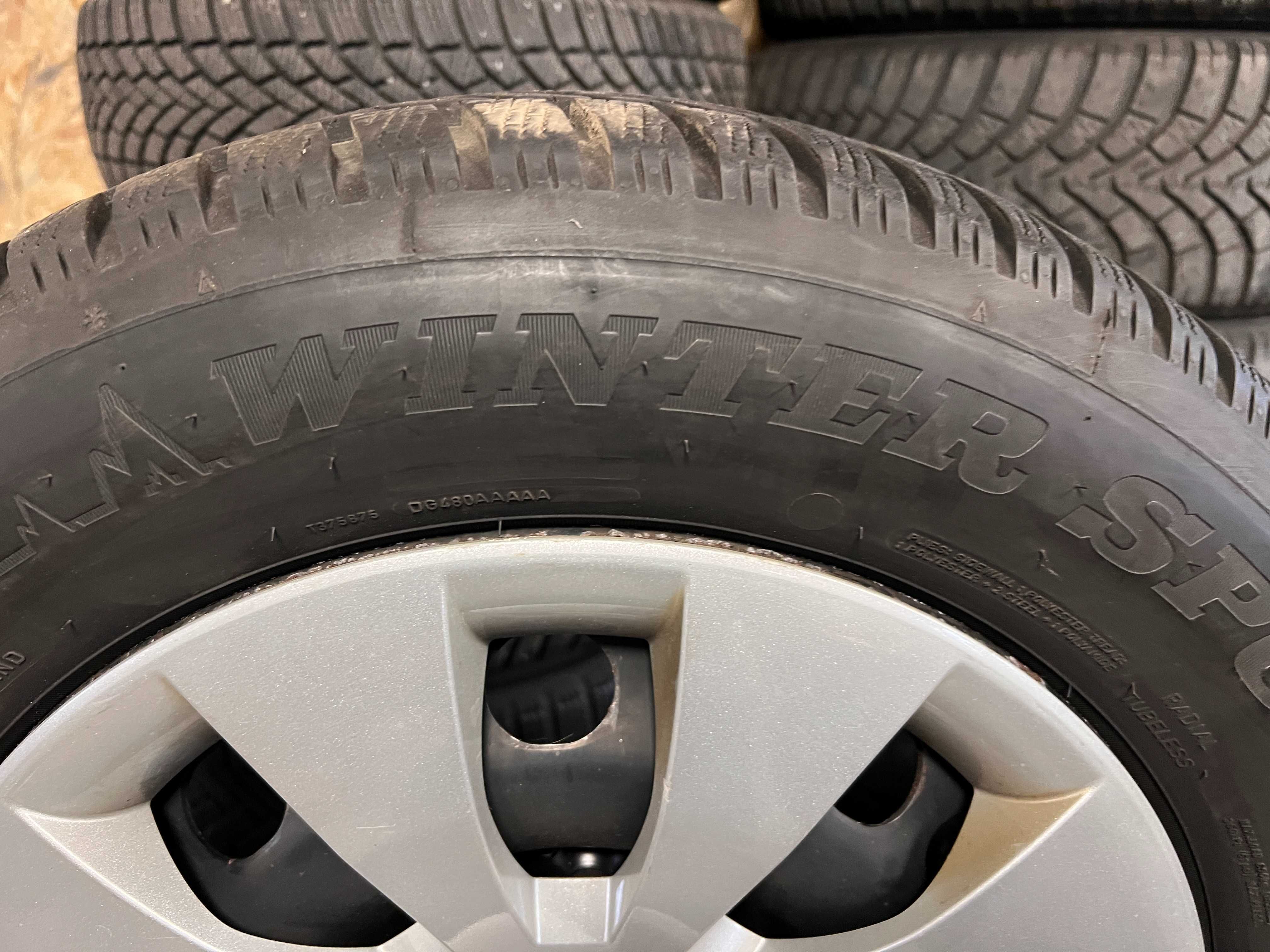 Jante tabla R16  cu anvelope de  iarna 215/60R16 si capace SKODA
