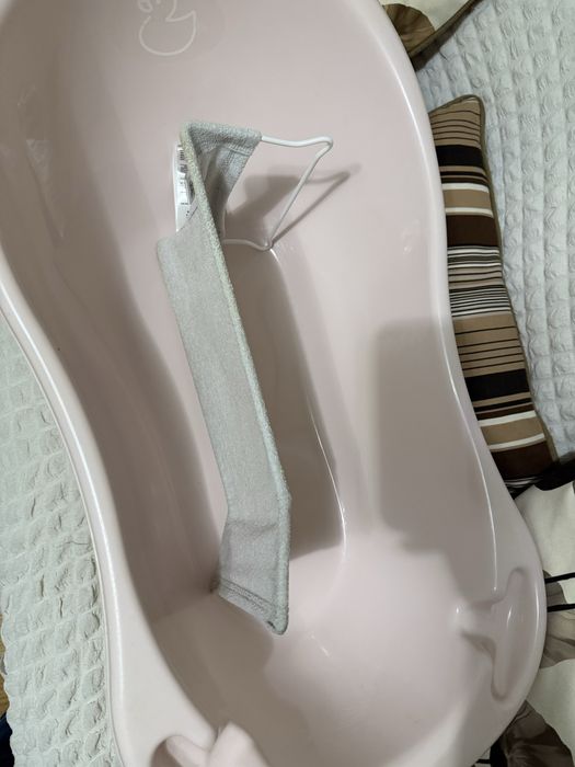 Cada roz bebe cu stand + termometru + suport bebe