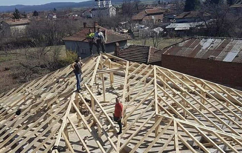 Извършва строителни деиности на територията на цялата страна