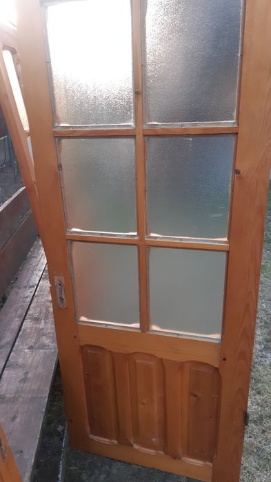 Uși de interior de brad lăcuit, fără toc