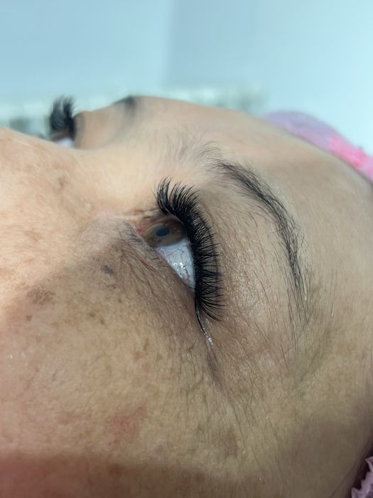 Наращивание ресниц ламинироыание 4000