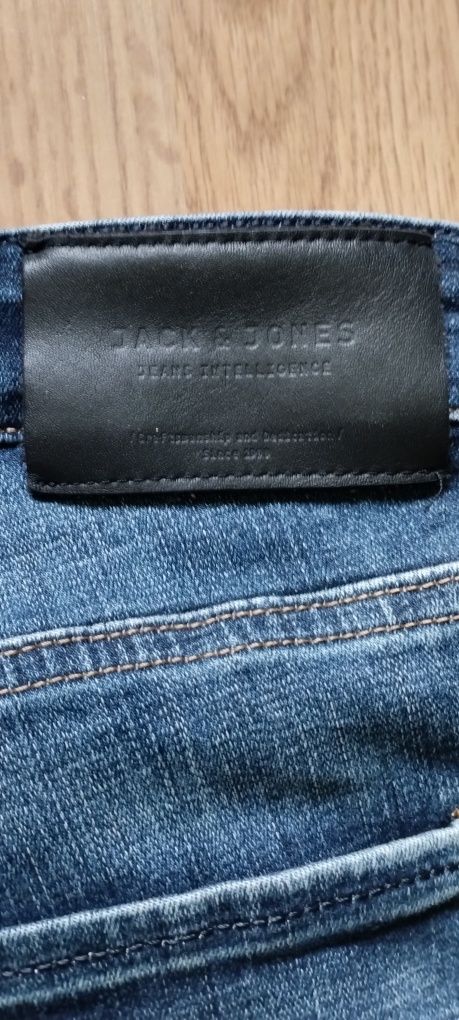 Продавам дънки Jack&Jones