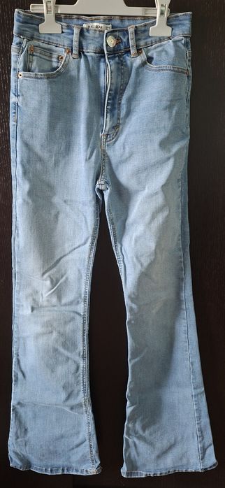 Pantaloni sau blugi,geaca,rochie...noi(fără etichetă