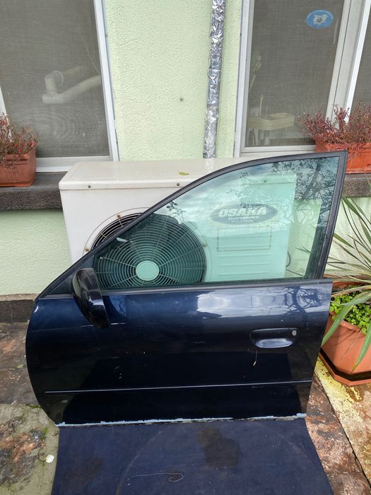 Продавам огледало за Ауди а3 тъмно син металик LZ5L