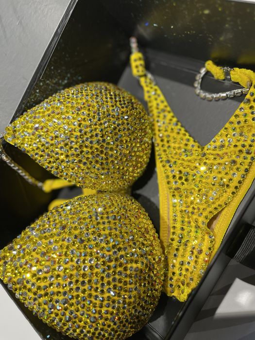 Costum bikini NPC nou cu eticheta