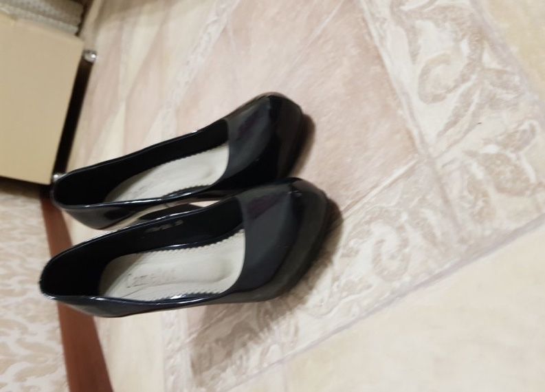 Продам черные лакированные туфли
