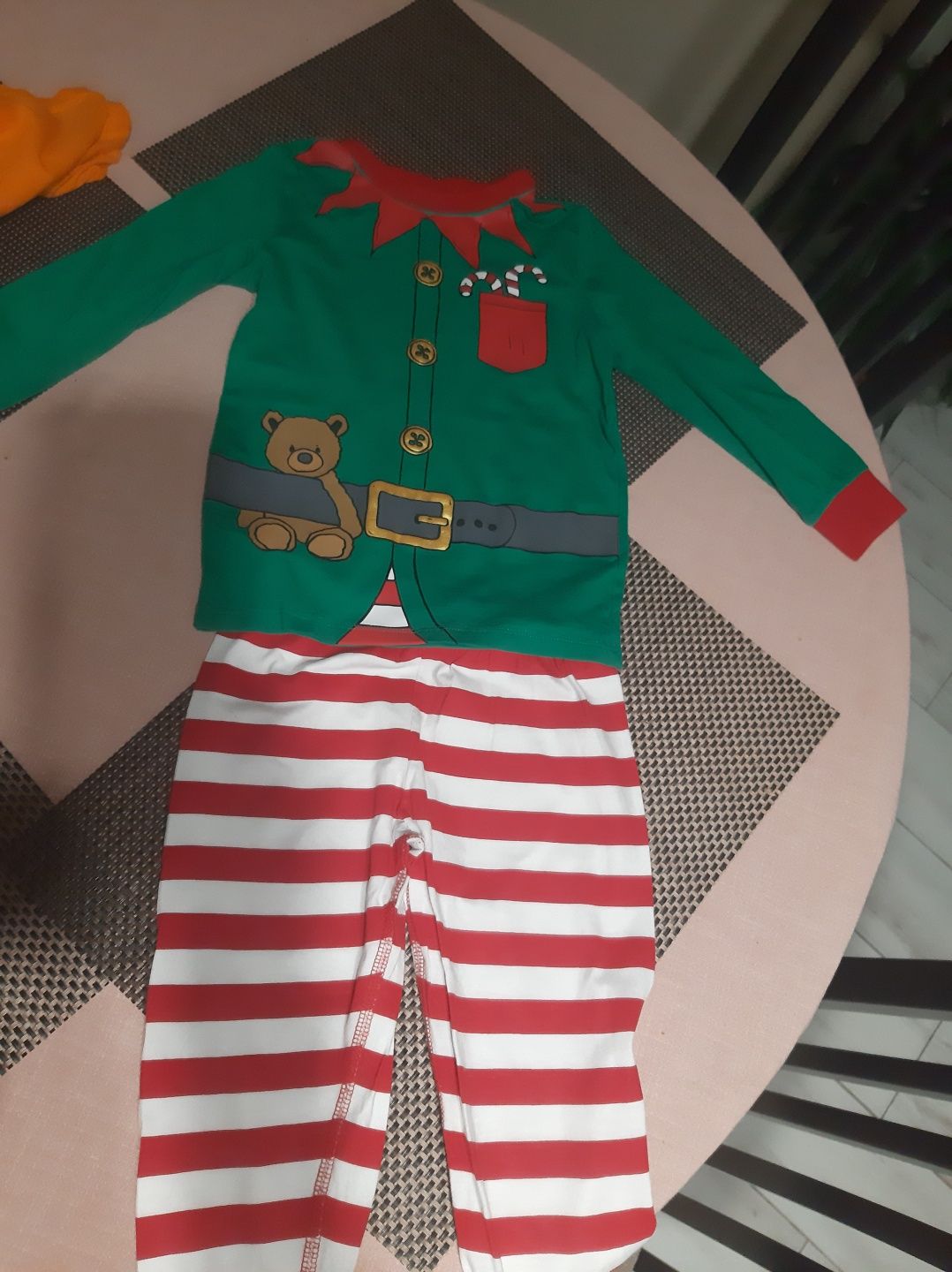 Pijama de Elf H&M marimea 104