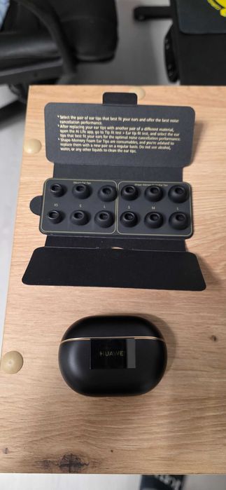 Casti Huawei FreeBuds Pro 4 noi, garantie Emag 2027. Se pot proba.