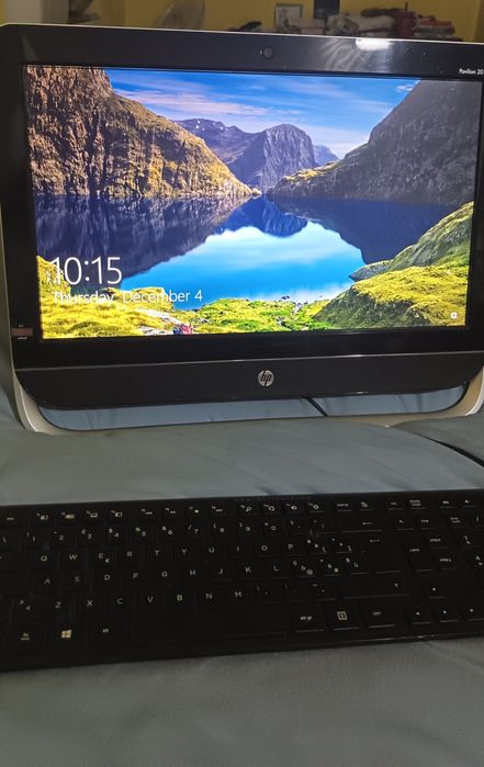 Calculator HP Desktop AMD E1‑1200 + 6 GB RAM + Monitor 19″ + Tastatura