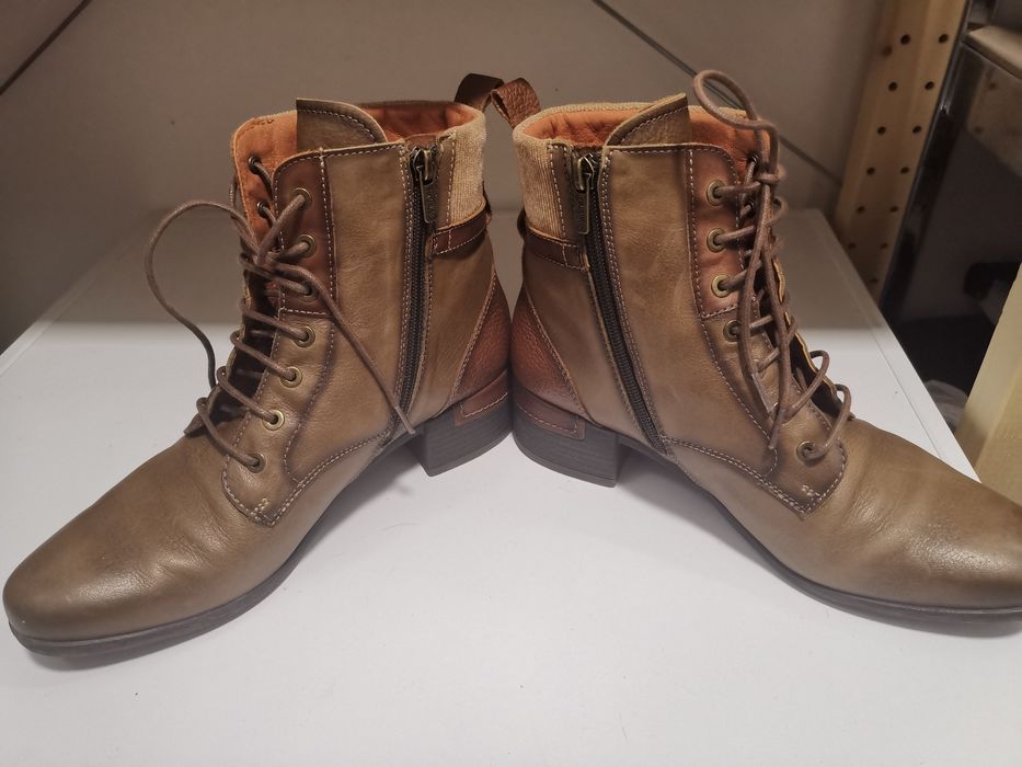 Елегантни дамски боти от естествена кожа