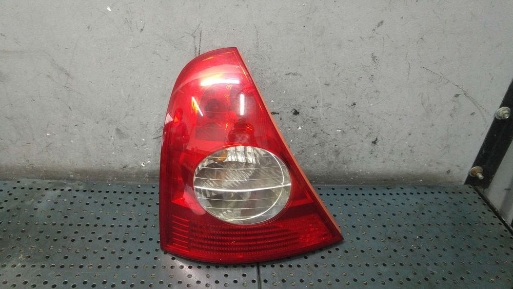 Stop tripla lampa stanga renault clio 2 hatchback 8200071413g