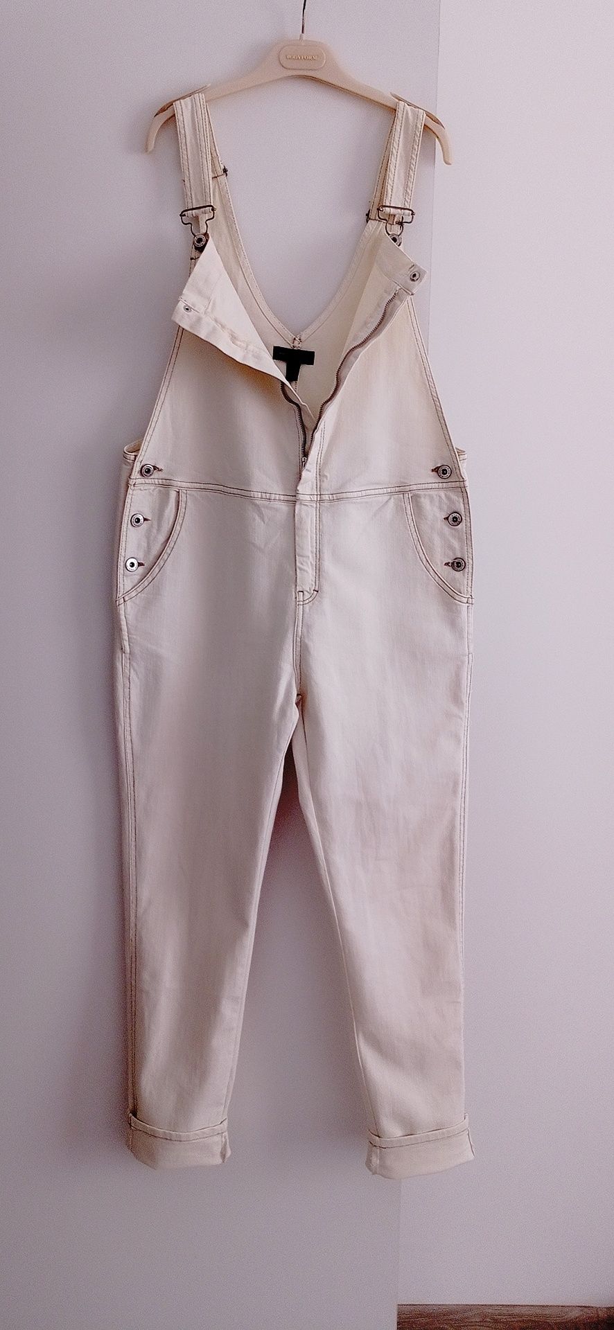 Модный джинсовый комбинезон от Манго