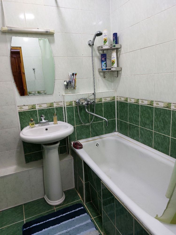 Kvartira 9 qavatli doʻm 3 qavat 3 xona 71 k