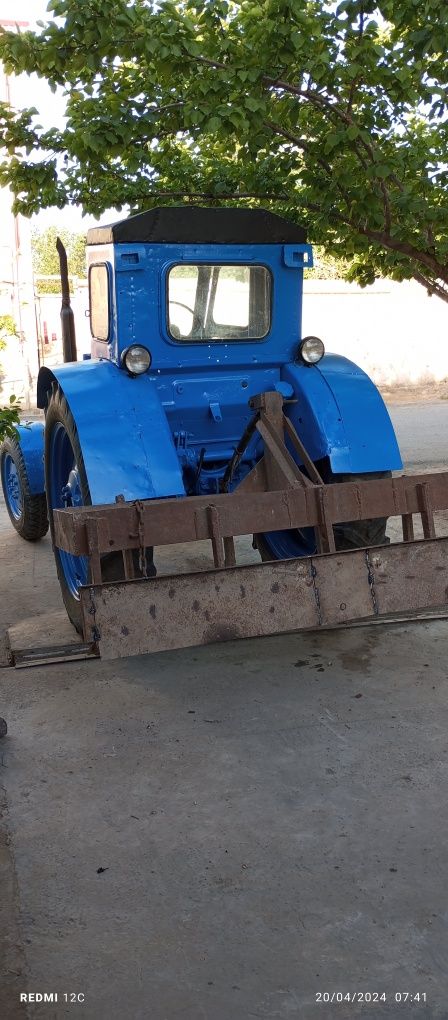 Tractor T-40 sotiladi